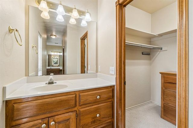 2010 Sandpiper Drive, Blanchard, OK 73010
