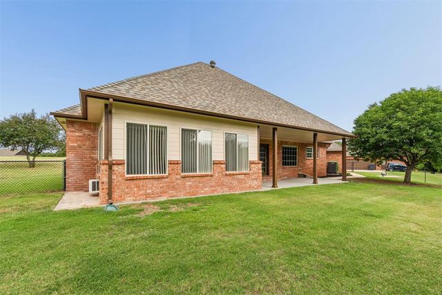 2010 Sandpiper Drive, Blanchard, OK 73010