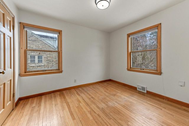 8338 N Whitney ROAD, Fox Point, WI 53217