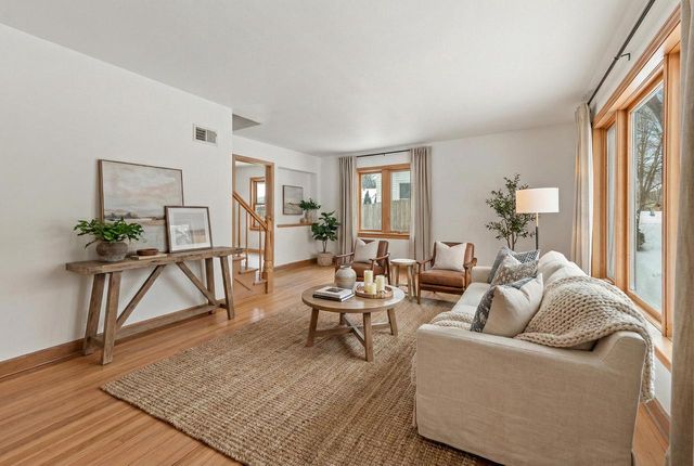 8338 N Whitney ROAD, Fox Point, WI 53217