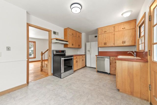 8338 N Whitney ROAD, Fox Point, WI 53217