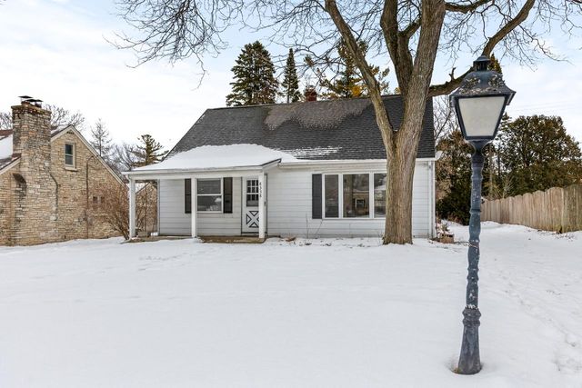 8338 N Whitney ROAD, Fox Point, WI 53217