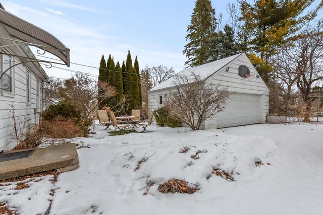 8338 N Whitney ROAD, Fox Point, WI 53217