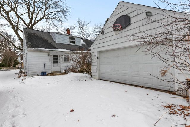 8338 N Whitney ROAD, Fox Point, WI 53217