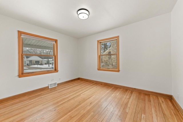 8338 N Whitney ROAD, Fox Point, WI 53217