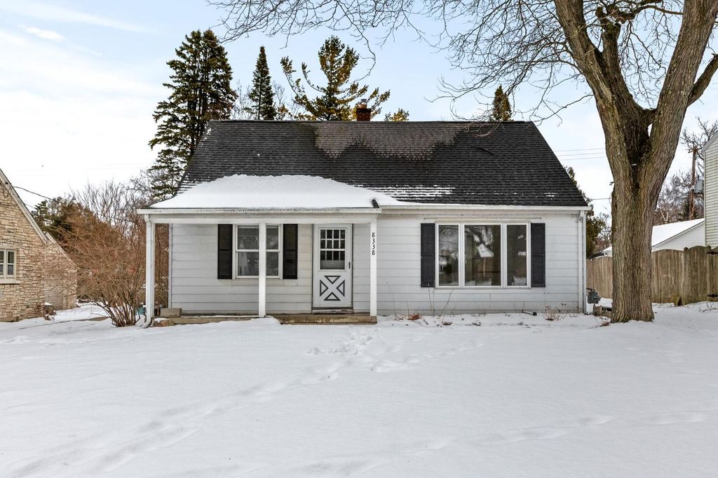 8338 N Whitney ROAD, Fox Point, WI 53217