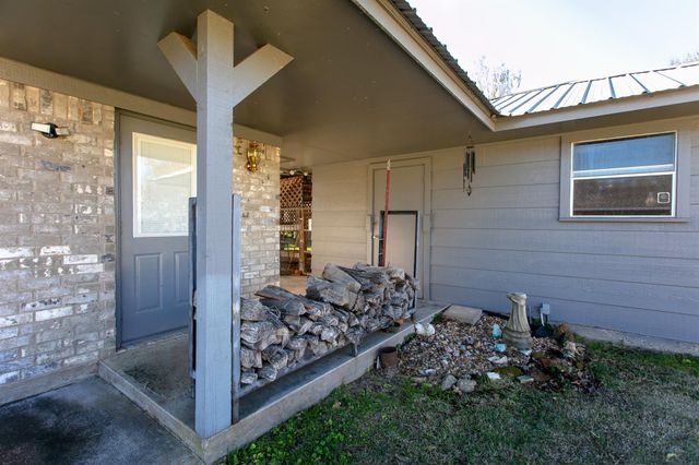 409 W Morgan Street, Franklin, TX 77856