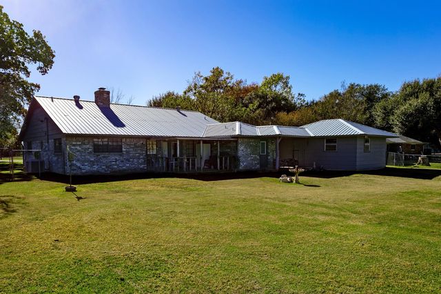 409 W Morgan Street, Franklin, TX 77856