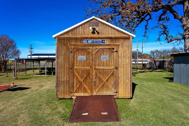 409 W Morgan Street, Franklin, TX 77856