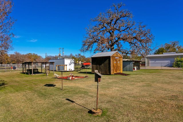 409 W Morgan Street, Franklin, TX 77856