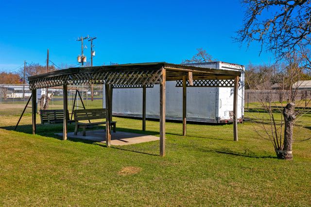 409 W Morgan Street, Franklin, TX 77856