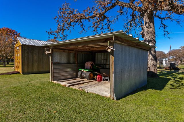 409 W Morgan Street, Franklin, TX 77856