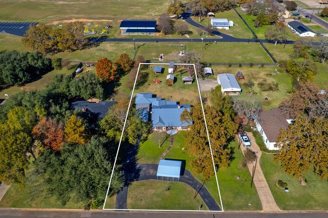 409 W Morgan Street, Franklin, TX 77856