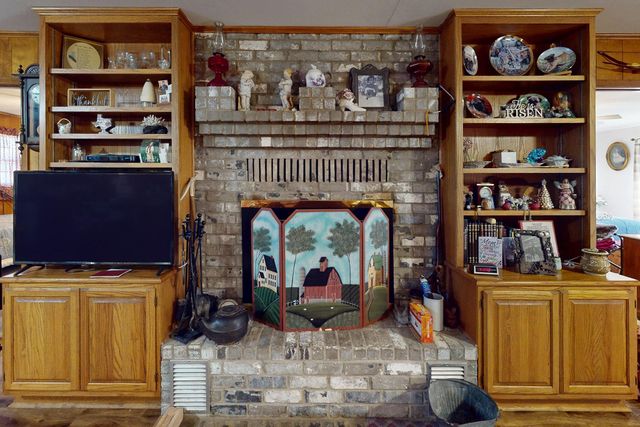 409 W Morgan Street, Franklin, TX 77856