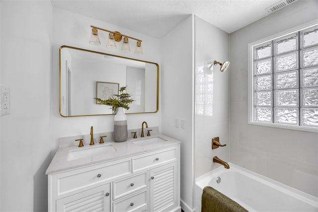 2621 Poe Avenue, Wyoming, MI 49509