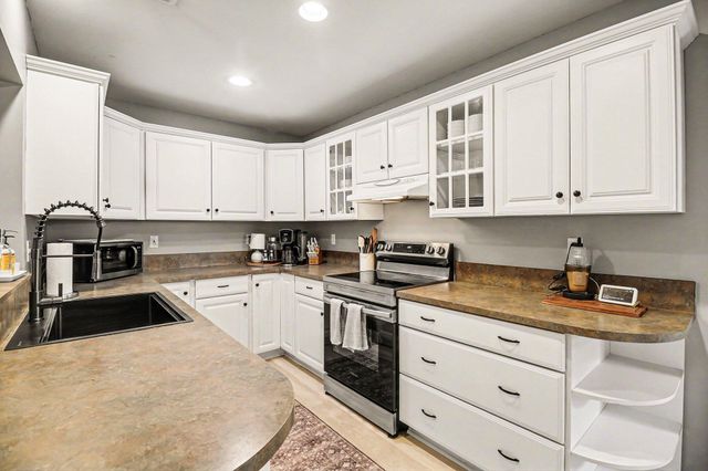 260 Kenyon Drive, Troy, MI 48083