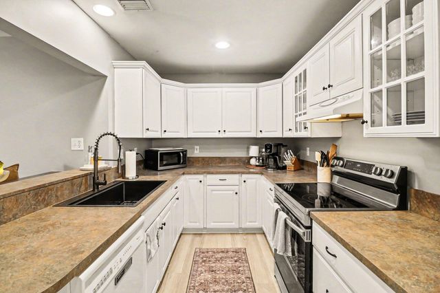 260 Kenyon Drive, Troy, MI 48083