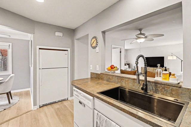 260 Kenyon Drive, Troy, MI 48083