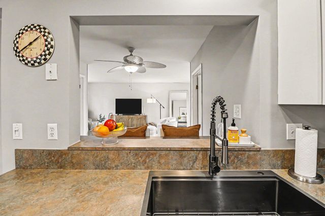 260 Kenyon Drive, Troy, MI 48083