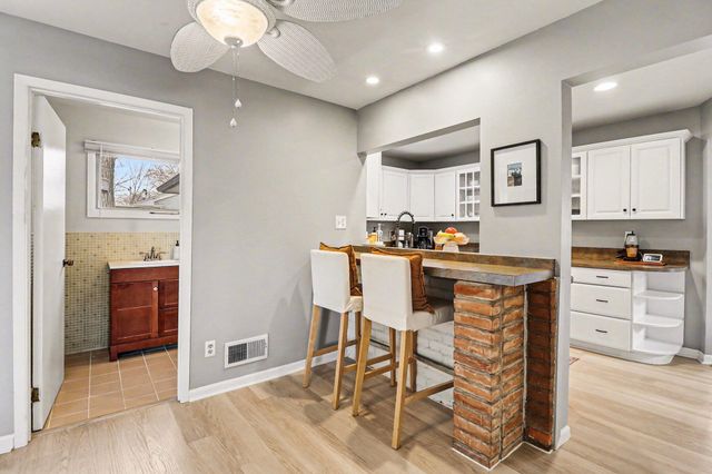 260 Kenyon Drive, Troy, MI 48083