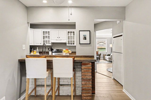 260 Kenyon Drive, Troy, MI 48083