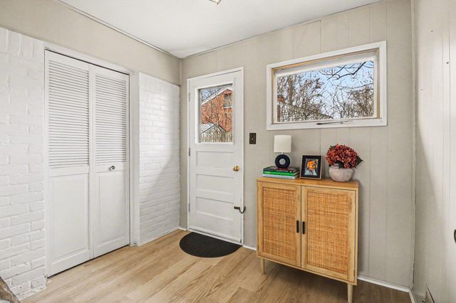 260 Kenyon Drive, Troy, MI 48083