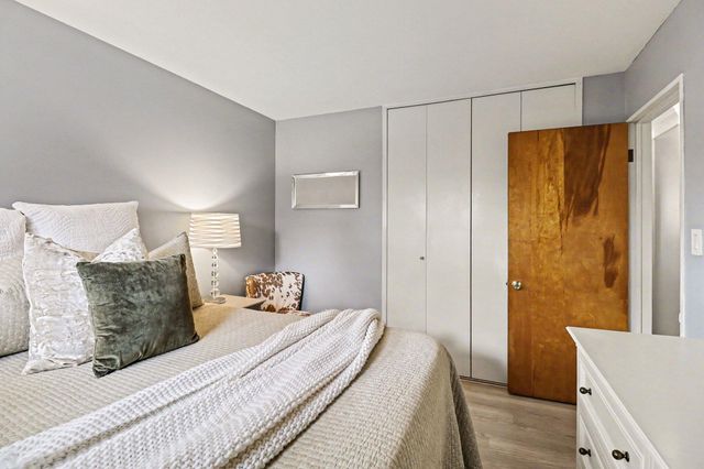 260 Kenyon Drive, Troy, MI 48083