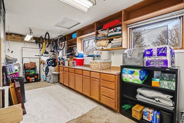 260 Kenyon Drive, Troy, MI 48083