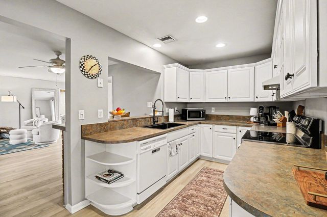 260 Kenyon Drive, Troy, MI 48083