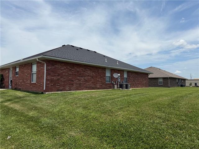 165 & 167 NW Woodbury Drive, Grain Valley, MO 64029