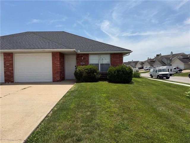 165 & 167 NW Woodbury Drive, Grain Valley, MO 64029