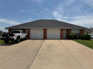 165 & 167 NW Woodbury Drive, Grain Valley, MO 64029