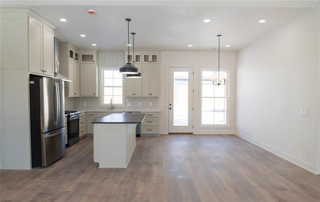 5357 Choctaw Lane, Mclouth, KS 66054