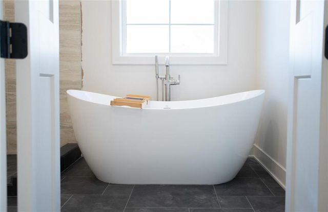 5357 Choctaw Lane, Mclouth, KS 66054