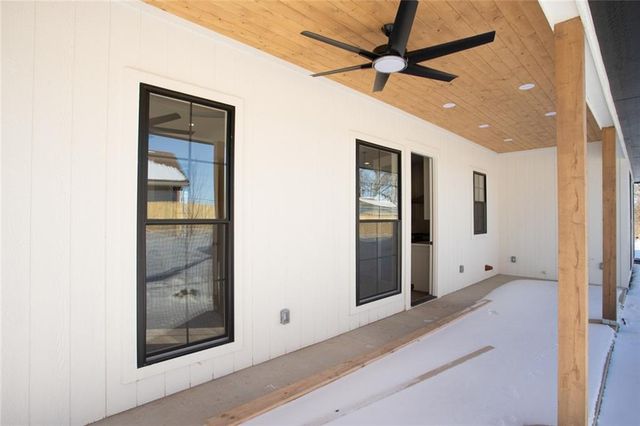 5357 Choctaw Lane, Mclouth, KS 66054