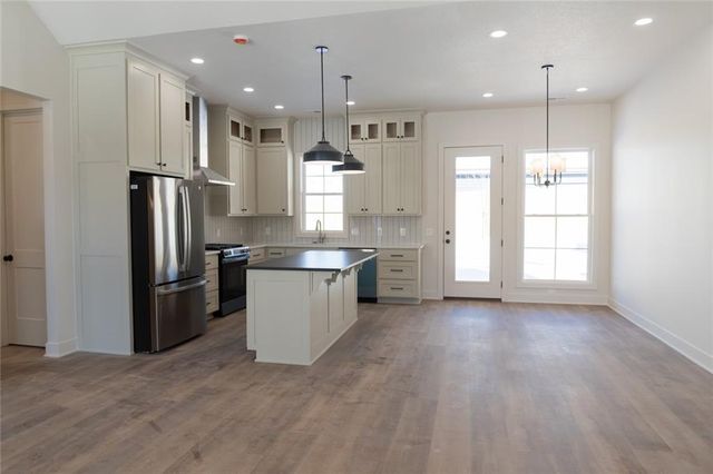 5357 Choctaw Lane, Mclouth, KS 66054