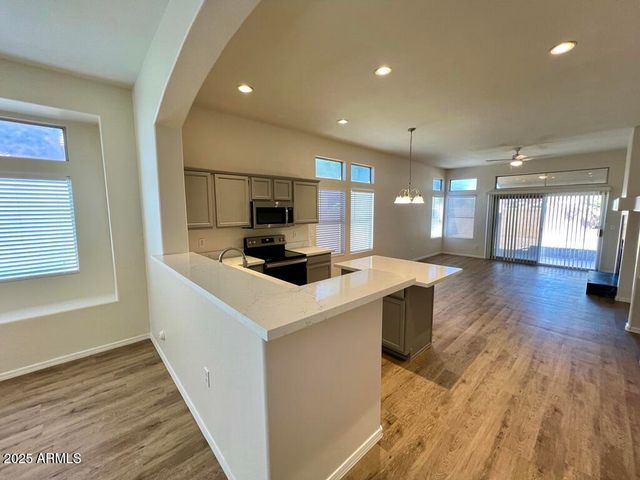 3200 S CASCADE Place, Chandler, AZ 85248