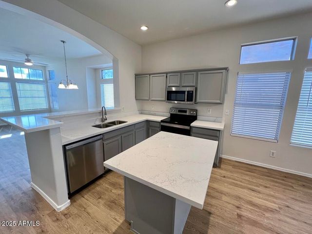 3200 S CASCADE Place, Chandler, AZ 85248