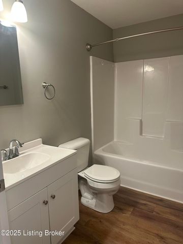 6501 Hackel Dr, Louisville, KY 40258