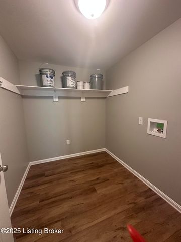 6501 Hackel Dr, Louisville, KY 40258