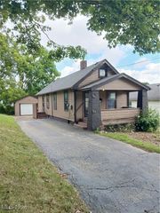 32 E Faith Street, Struthers, OH 44471