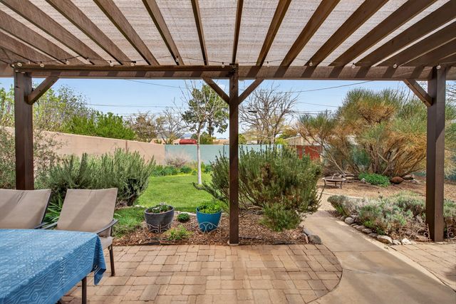 420 Manzano Street NE, Albuquerque, NM 87108