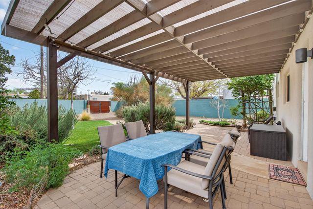 420 Manzano Street NE, Albuquerque, NM 87108