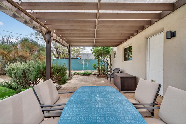 420 Manzano Street NE, Albuquerque, NM 87108