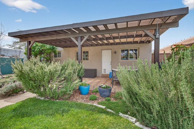 420 Manzano Street NE, Albuquerque, NM 87108