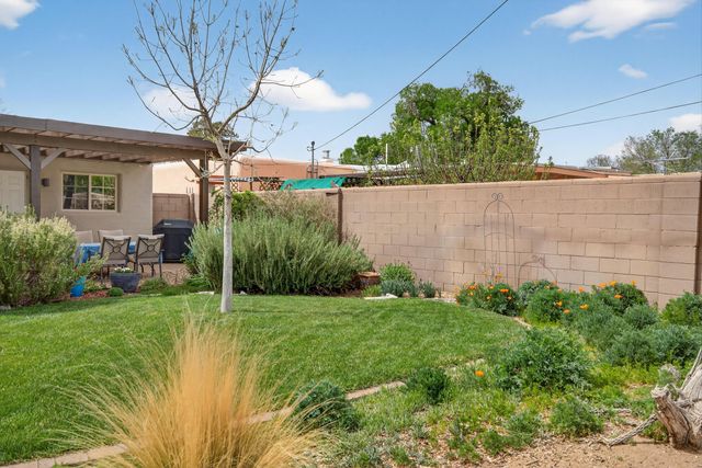420 Manzano Street NE, Albuquerque, NM 87108