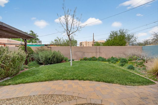 420 Manzano Street NE, Albuquerque, NM 87108