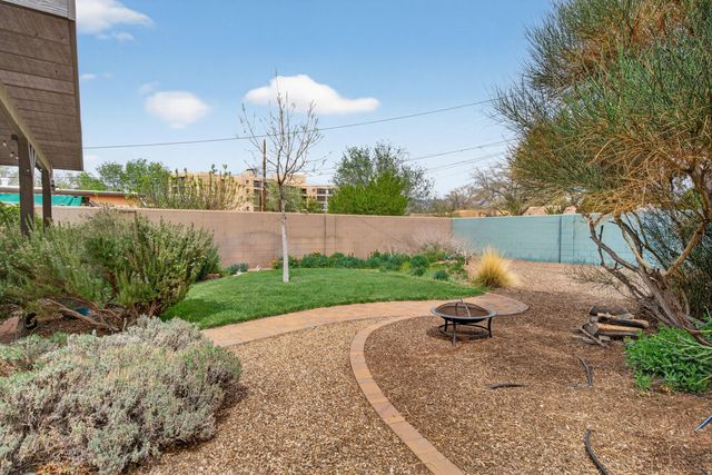 420 Manzano Street NE, Albuquerque, NM 87108