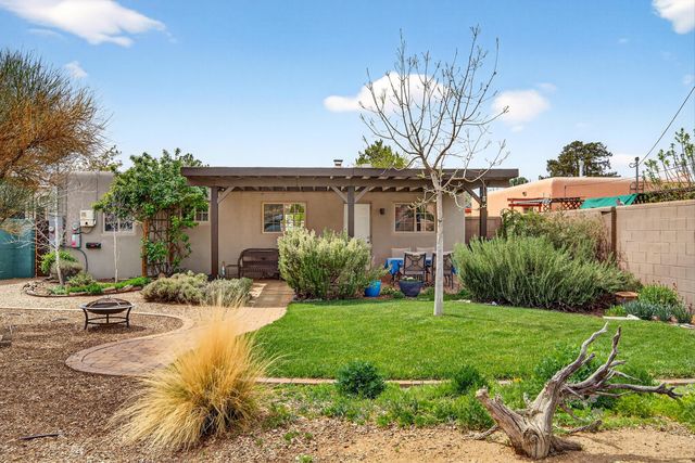 420 Manzano Street NE, Albuquerque, NM 87108