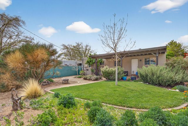 420 Manzano Street NE, Albuquerque, NM 87108